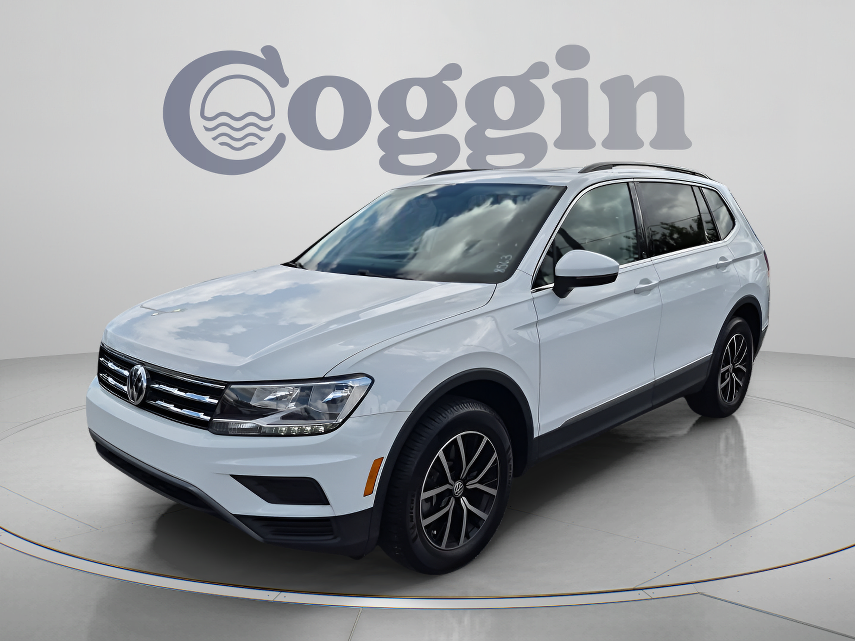Used 2021 Volkswagen Tiguan SE w/ Panoramic Sunroof Package FWD image 1