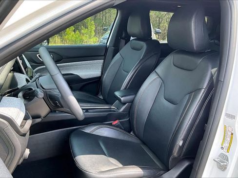 Used 2023 Jeep Compass Latitude w/ Sun and Sound Group image 7