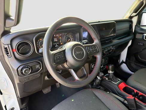Used 2024 Jeep Wrangler Rubicon image 25