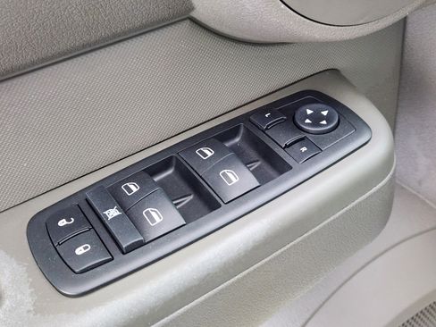 Used 2009 Dodge Nitro SE image 18