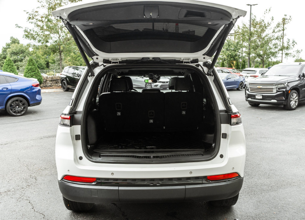 Used 2023 Jeep Grand Cherokee Altitude AWD/4WD image 27