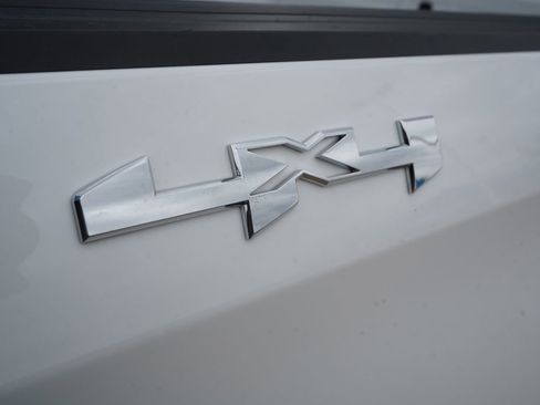 Used 2025 GMC Sierra 1500 SLT AWD/4WD image 8