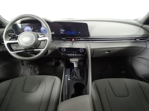 Used 2024 Hyundai Elantra SEL image 28