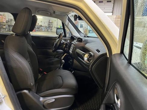 Used 2022 Jeep Renegade Latitude w/ Convenience Group AWD/4WD image 27