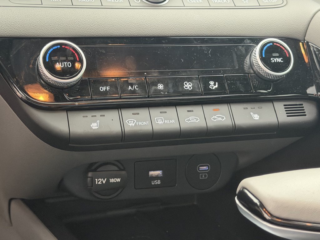 Used 2024 Hyundai Elantra SEL w/ Convenience Package FWD image 16