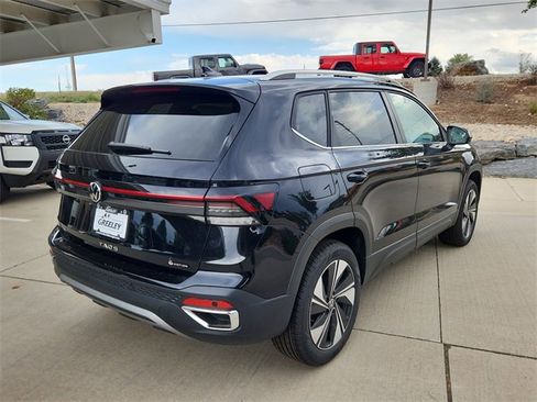 New 2025 Volkswagen Taos SE image 3