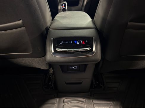 Used 2022 Cadillac XT6 Luxury AWD/4WD image 40