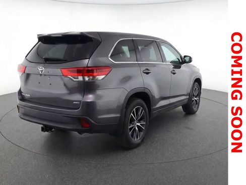 Used 2018 Toyota Highlander LE image 5