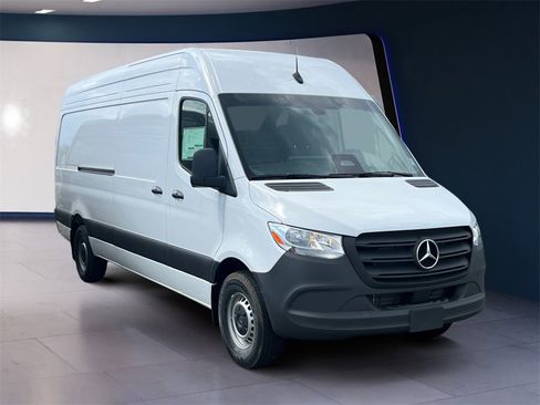 Used 2025 Mercedes-Benz Sprinter 2500 image 5