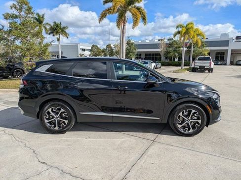 Used 2023 Kia Sportage EX image 3
