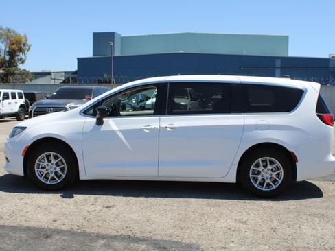 Used 2024 Chrysler Voyager LX FWD image 7