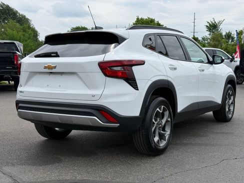 Used 2025 Chevrolet Trax LT w/ LT Convenience Package FWD image 8