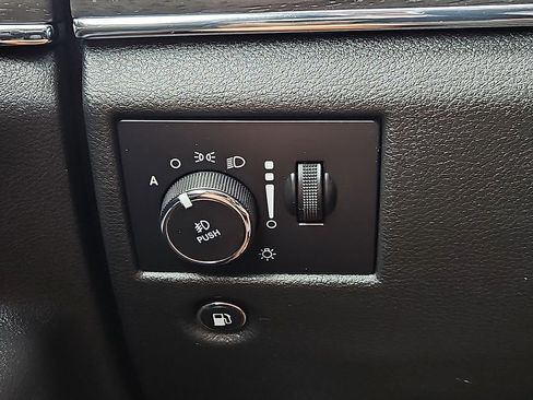 Used 2018 Jeep Grand Cherokee Limited image 25