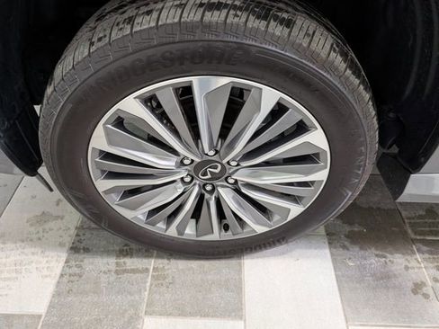 Used 2025 INFINITI QX80 Sensory AWD/4WD image 7