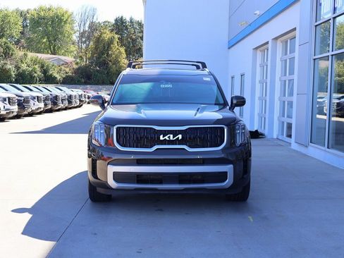 Used 2023 Kia Telluride EX w/ EX Captain's Chair Package image 5