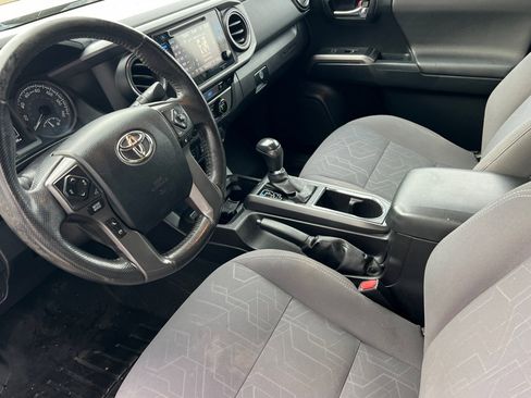 Used 2016 Toyota Tacoma TRD Off-Road image 10