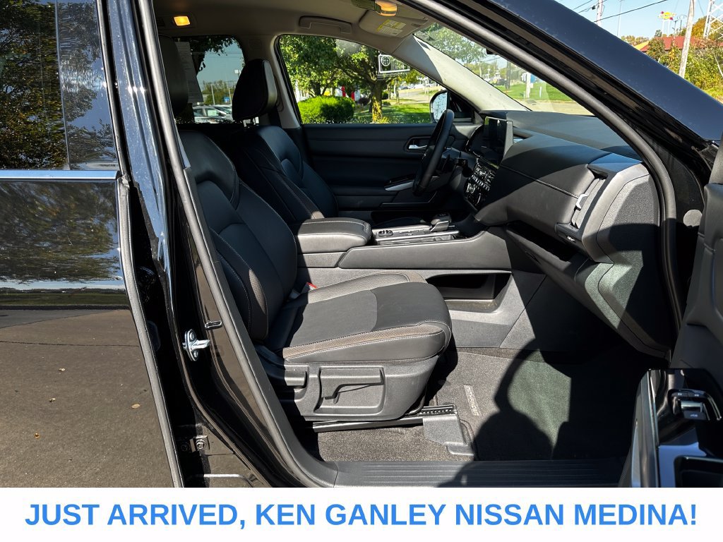 Certified 2026 Nissan Pathfinder SL AWD/4WD image 24