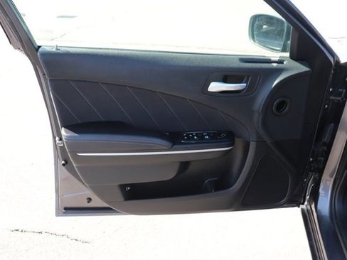 Used 2019 Dodge Charger SXT image 9