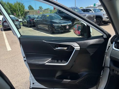 Used 2023 Toyota RAV4 XLE FWD image 32