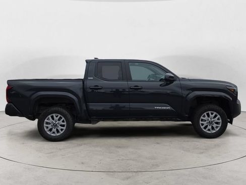 Used 2024 Toyota Tacoma SR5 AWD/4WD image 4