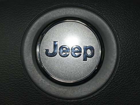 Used 2019 Jeep Cherokee Limited image 31