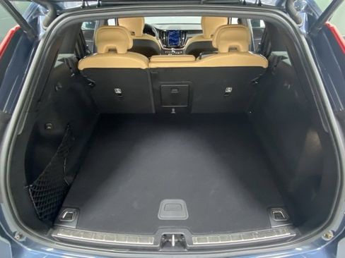 Certified 2022 Volvo XC60 B6 Inscription w/ Advanced Package image 7