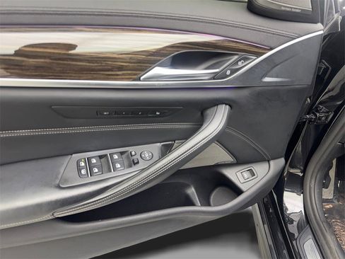 Used 2020 BMW M550i xDrive w/ Executive Package image 33