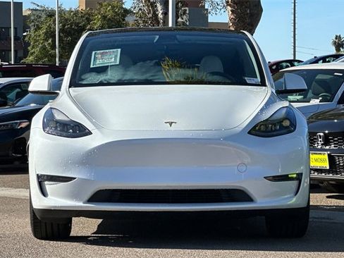 Used 2023 Tesla Model Y Performance image 10