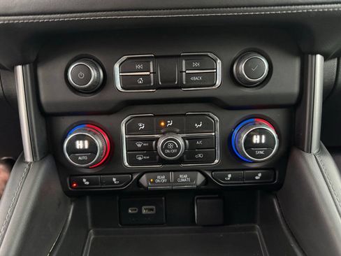 Used 2023 Chevrolet Suburban LT image 25