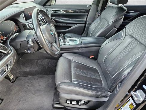 Used 2021 BMW 740i w/ M Sport Package image 17