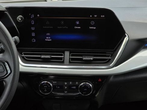 Used 2025 Chevrolet Trax LT FWD image 16
