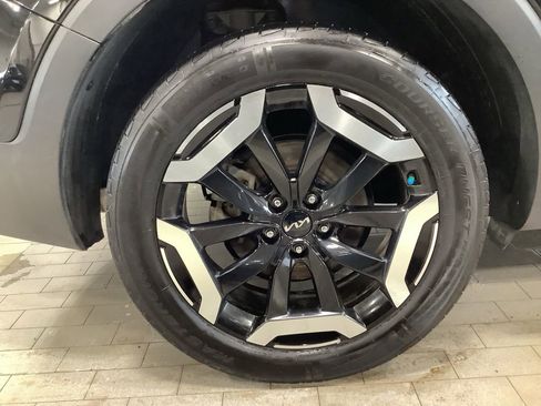 Used 2024 Kia Telluride EX w/ EX Captain's Chair Package image 29