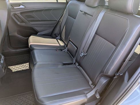 Used 2024 Volkswagen Tiguan SE w/ Panoramic Sunroof Package AWD/4WD image 30