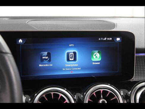 Used 2020 Mercedes-Benz GLB 250 4MATIC image 13