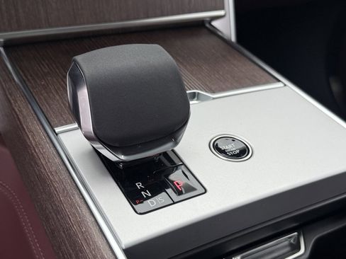 New 2025 Land Rover Range Rover Autobiography image 17