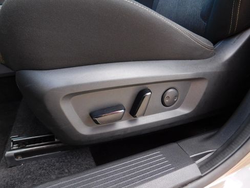 Used 2025 Nissan Rogue SV FWD image 18