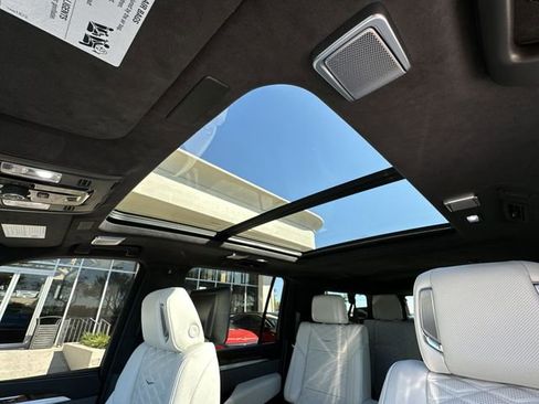 Certified 2025 Cadillac Escalade ESV Sport Platinum image 30