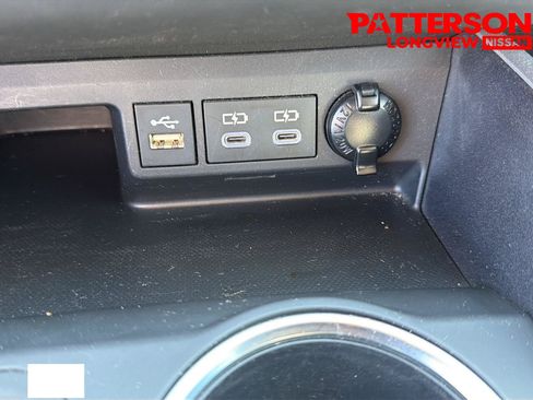 Used 2023 Toyota Highlander XLE FWD image 9