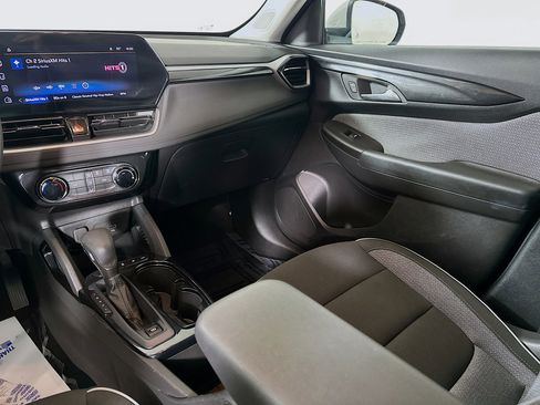 Used 2025 Chevrolet TrailBlazer LT AWD/4WD image 21