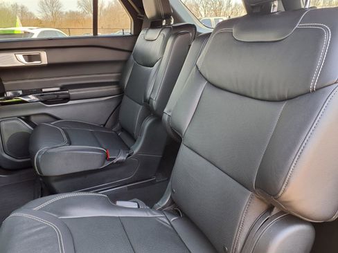 Used 2024 Ford Explorer ST w/ Equipment Group 401A image 7