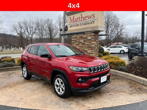 Used 2025 Jeep Compass Latitude AWD/4WD image 1