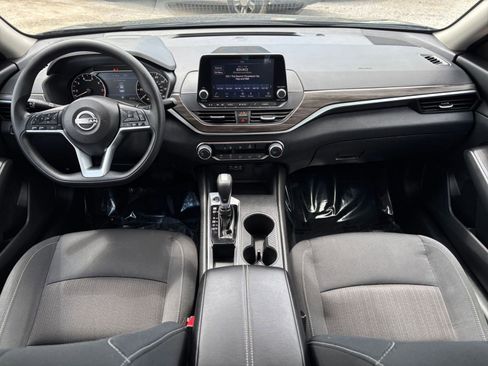 Used 2025 Nissan Altima 2.5 SV FWD image 33