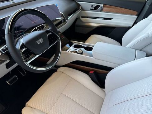 New 2026 Cadillac Vistiq Sport w/ LPO, Floor Liner Package image 10