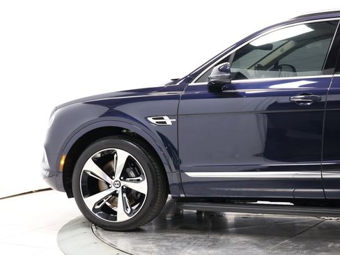 Used 2017 Bentley Bentayga AWD/4WD image 8