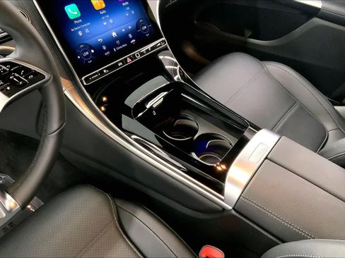 Used 2025 Mercedes-Benz GLC 300 image 26