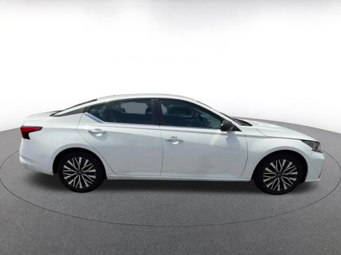 Used 2025 Nissan Altima 2.5 SV FWD image 16