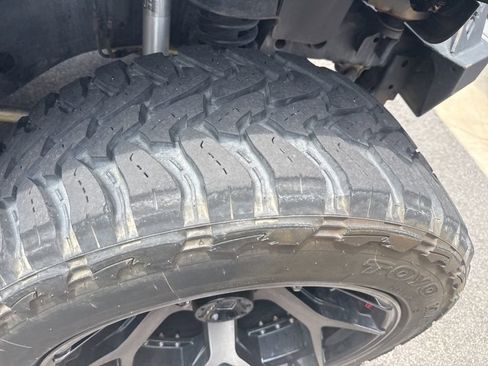 Used 2018 Jeep Wrangler Unlimited Sahara AWD/4WD image 5