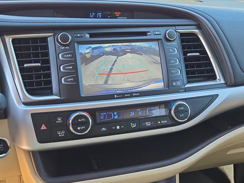 Used 2019 Toyota Highlander XLE image 31