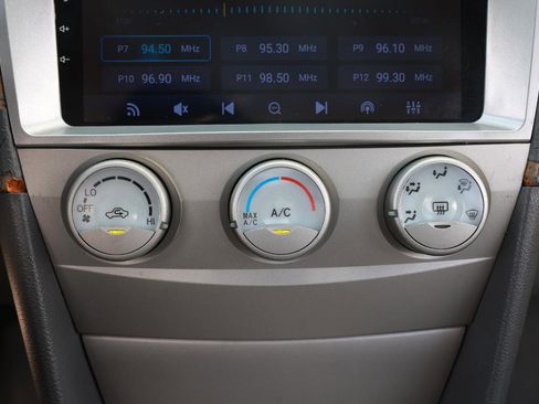 Used 2010 Toyota Camry LE FWD image 30