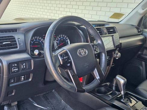 Used 2018 Toyota 4Runner TRD Off-Road Premium AWD/4WD image 10